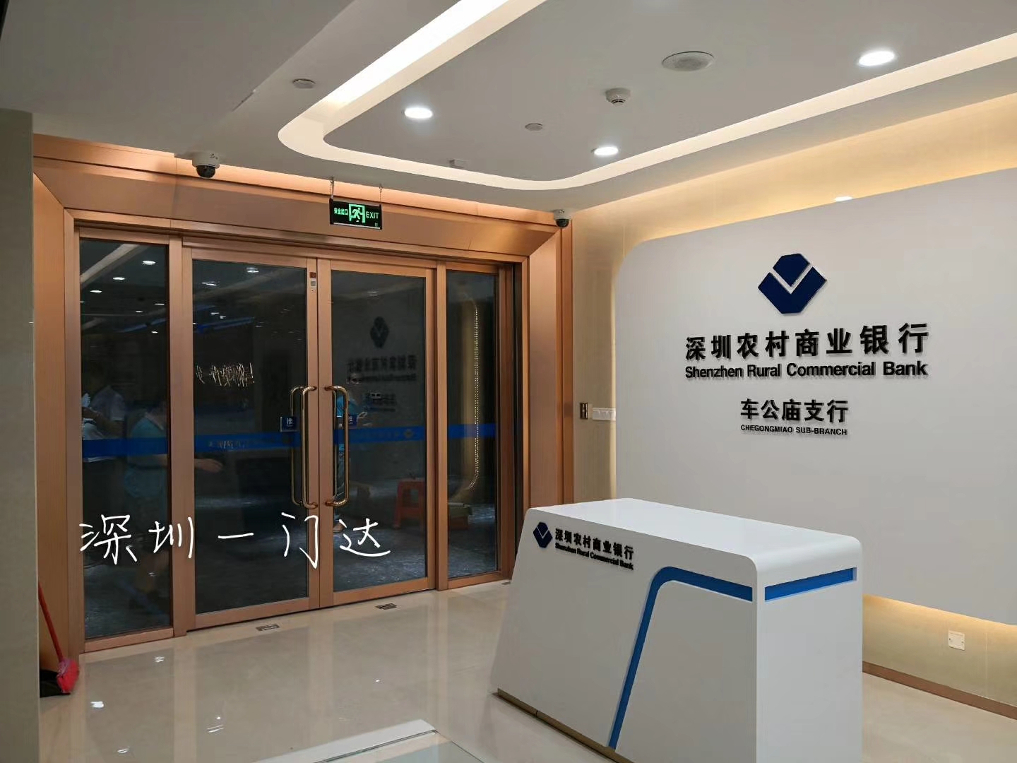红古铜玻璃<a href=http://www.ymdfhm.com/bolifanghuomen/meiguijinbuxiugangbolifanghuomen/ target=_blank class=infotextkey>防火门</a>