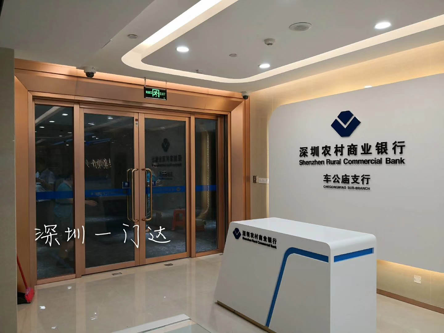 红古铜玻璃防火门
